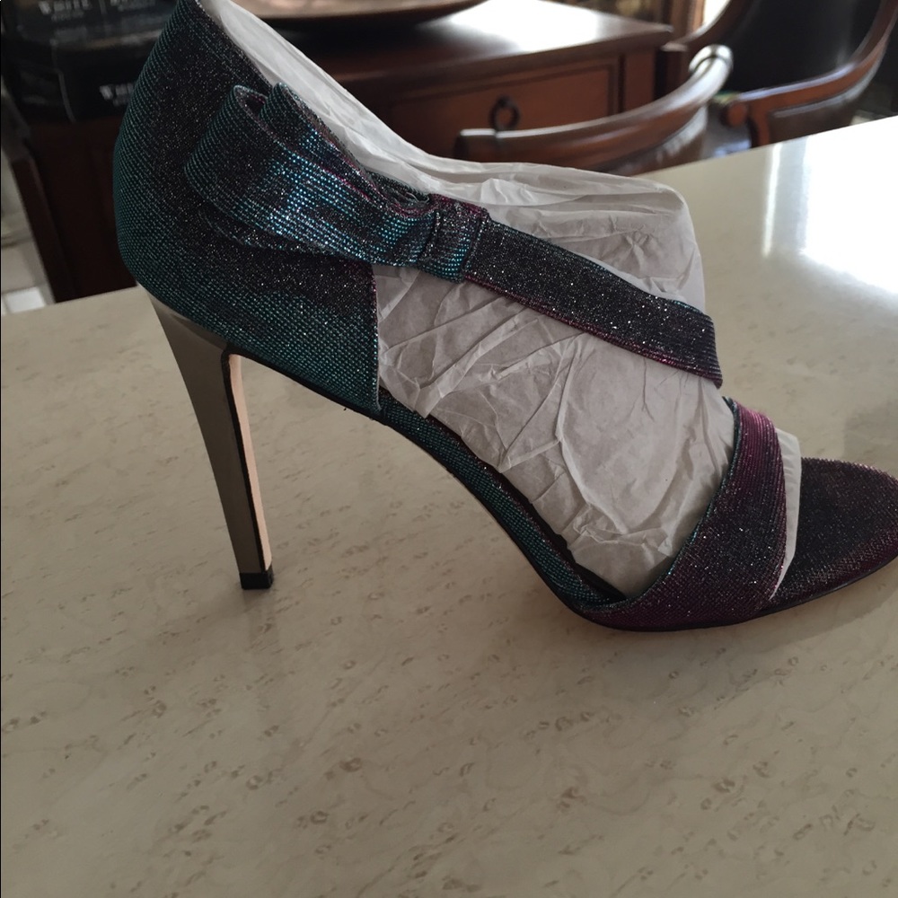 Sparkle!!!! Beautiful Sandal Size 8